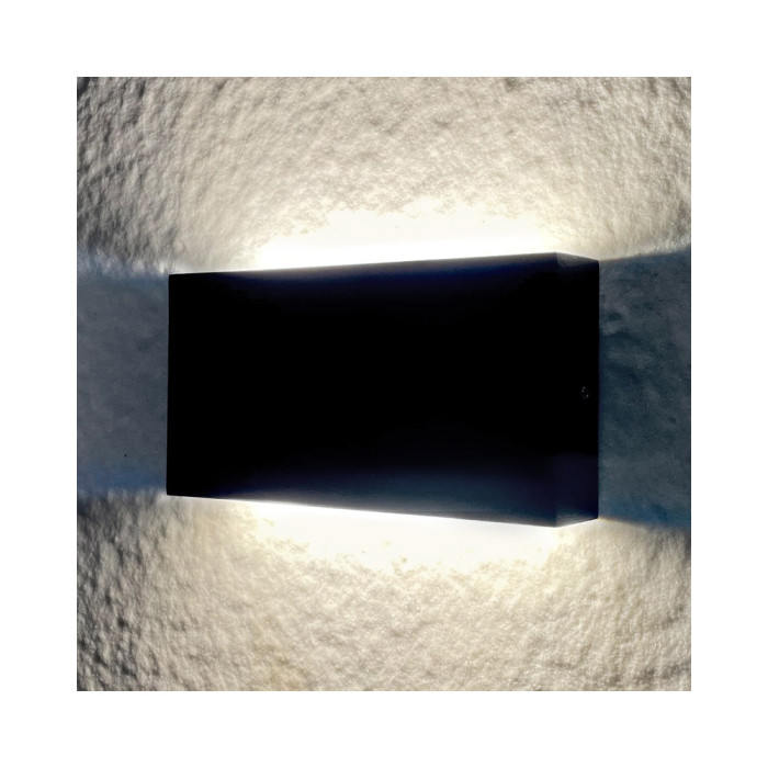 Вуличний світильник Goldlux 315700 Chicago Led 2x5W 4000K 1120Lm IP44 BK (014308)
